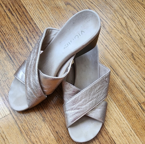 Vionic Shoes - Vionic sandals leather,size 8,color golden  metallic